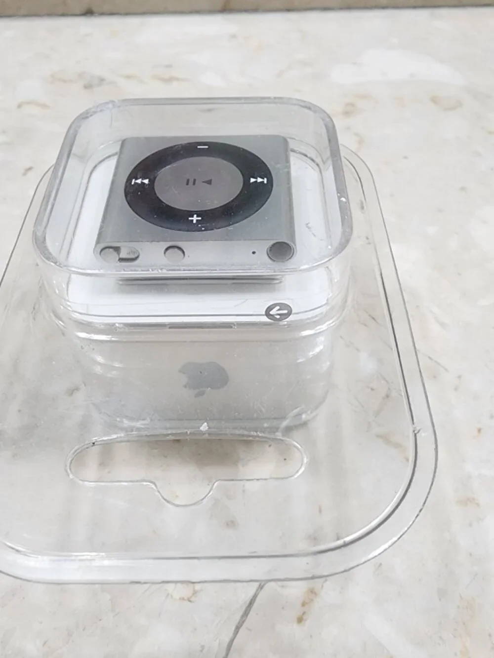 Brand New Sealed Apple iPod shuffle 4th Generation Silver (2 GB)